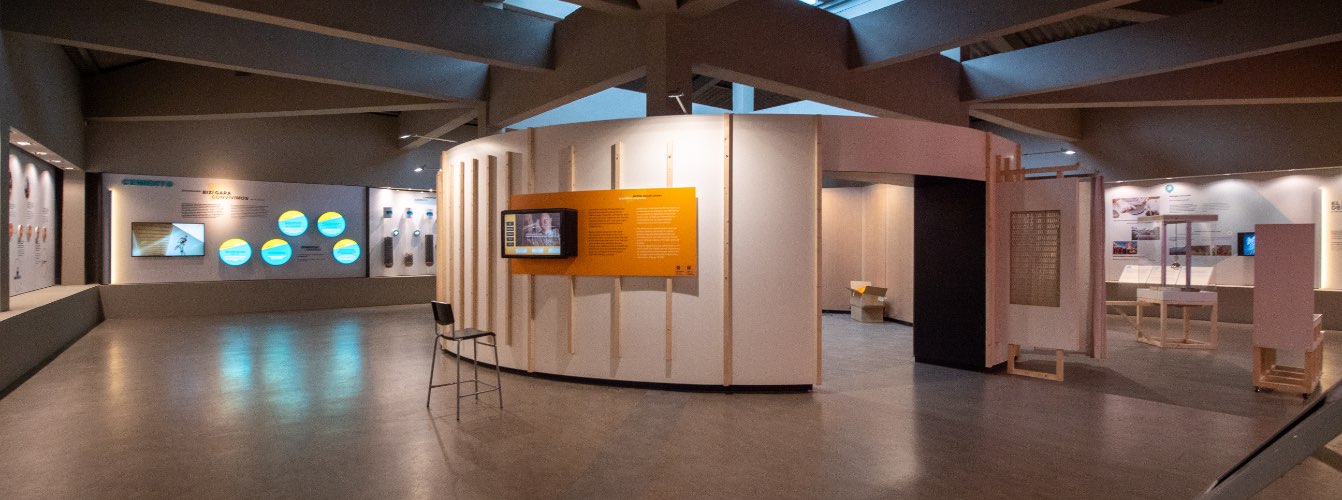 Vista general de la exposición permanente del museo cemento rezola